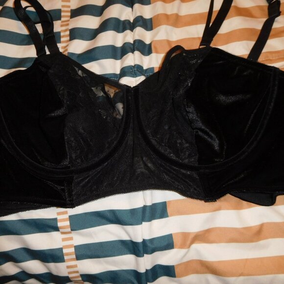 NWT TORRID SIZE 3 BLACK VELVET AND LACE UNDERWIRE BRA 24W 52-54" BUST - Picture 1 of 10